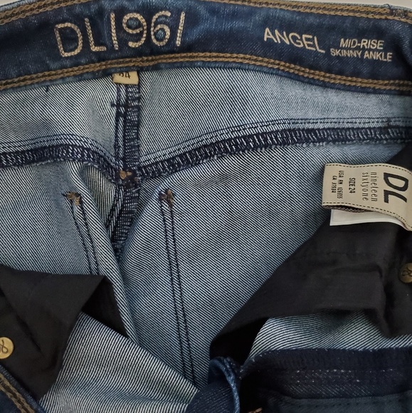 DL1961 Angel Mid Rise Ankle Jeans - Picture 6 of 8